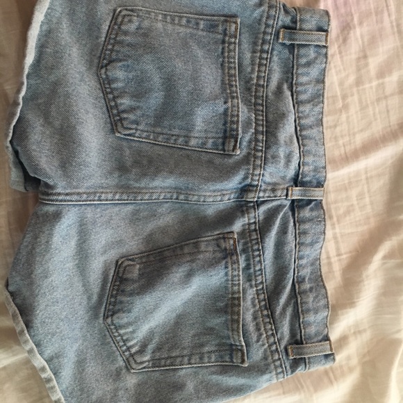 woman’s jean shorts - Picture 2 of 2
